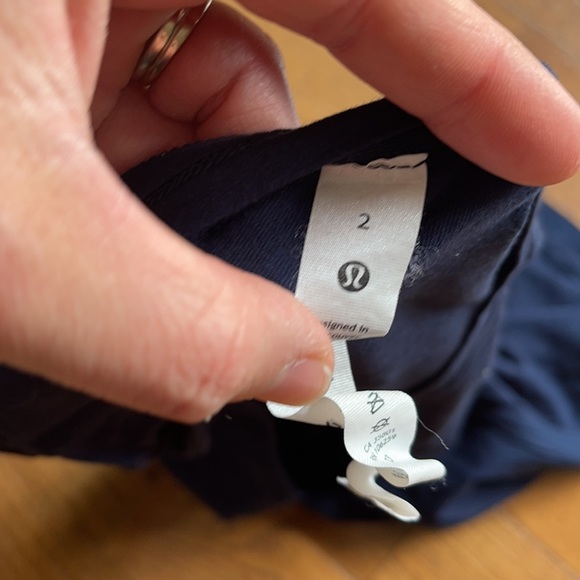 NWOT! Lululemon love tee size 2 - Picture 3 of 3